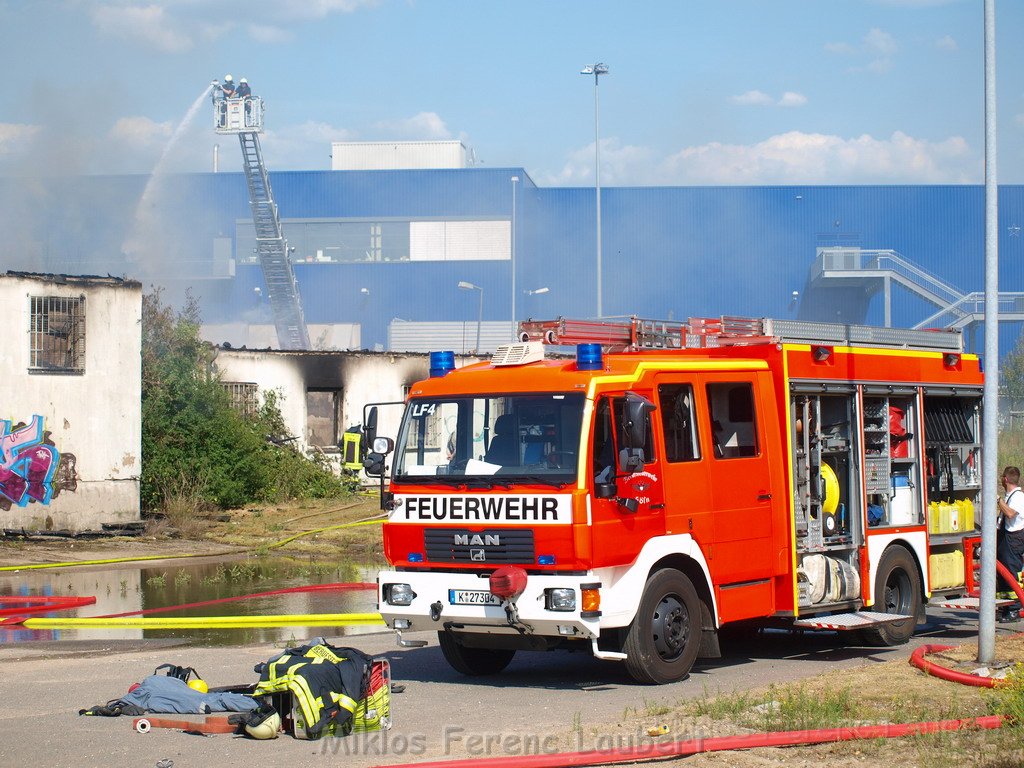 Feuer Koeln Ossendorf Butzweiler Hof neben IKEA P255.JPG